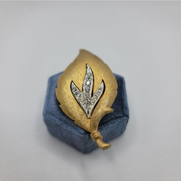 JJ Leaf Brooch  - Picture 2 of 5